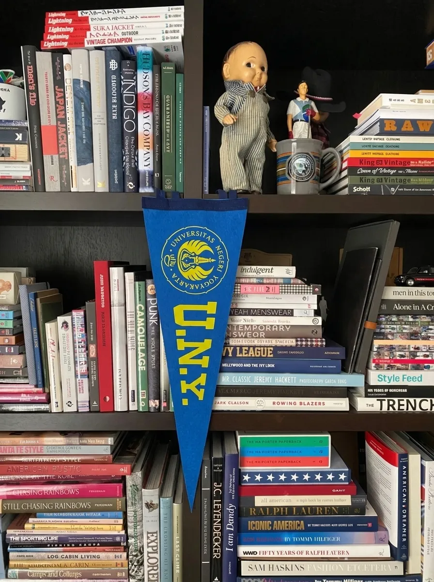 Universitas Negeri Yogyakarta Pennant