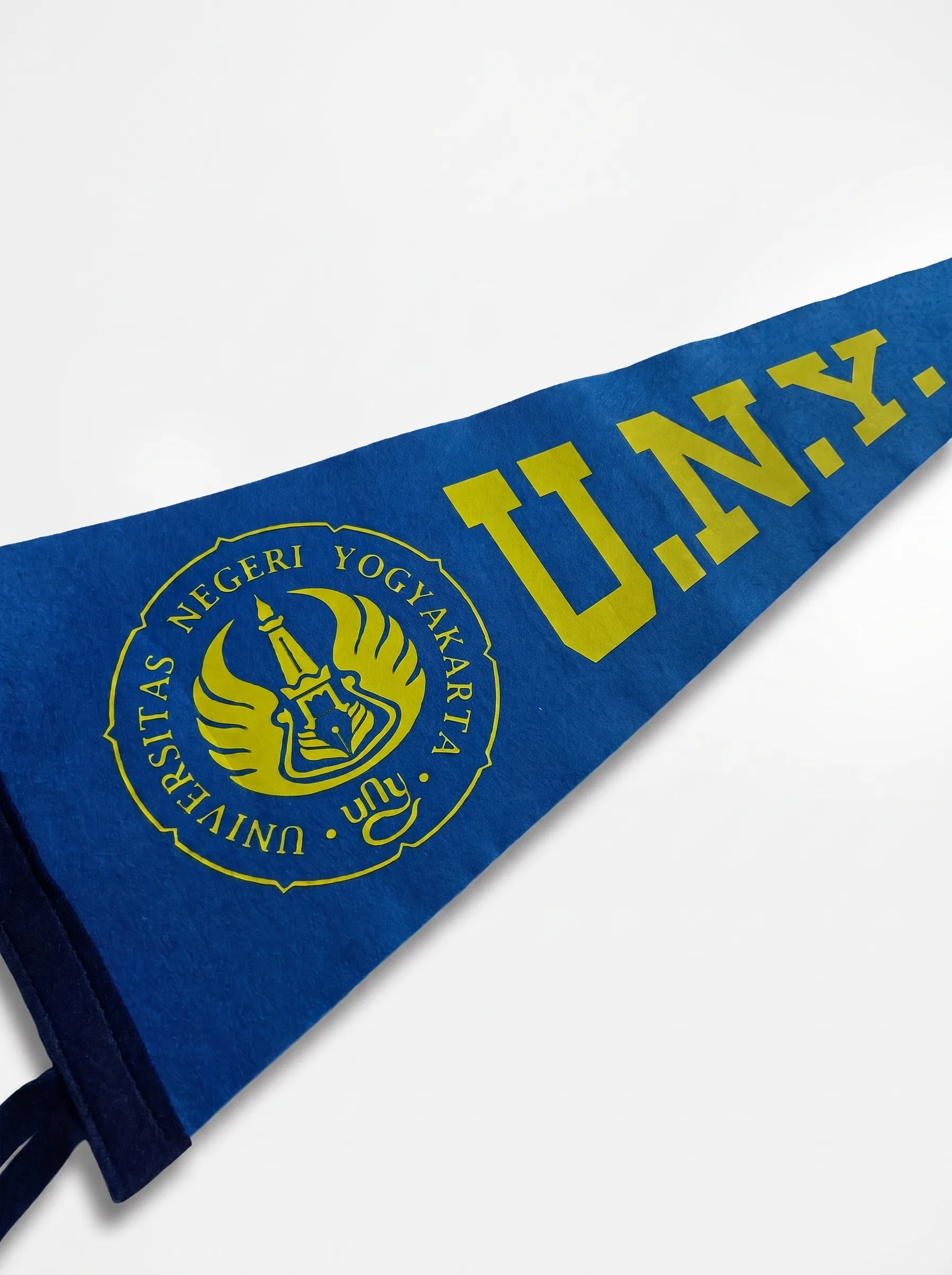 Universitas Negeri Yogyakarta Pennant - Biru Baru